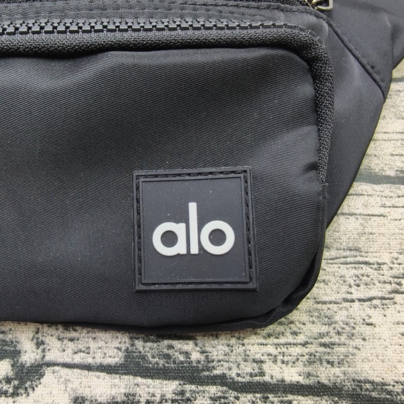 ALO Yoga Explorer Convertible Pack | 3L Nylon Waist Bag - Picture 5 of 5